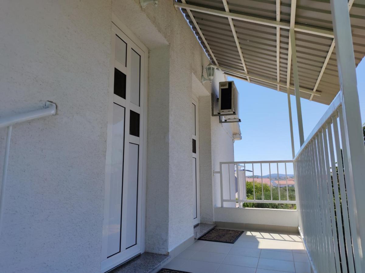 Apartments Vodice Srima Екстер'єр фото